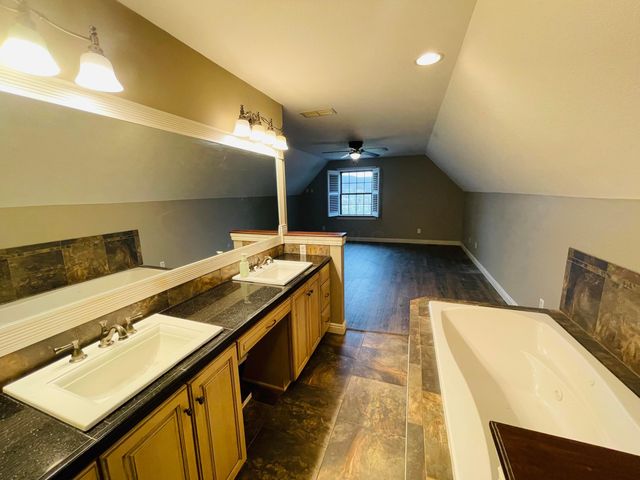 926 Fairway Drive, Howard, OH 43028