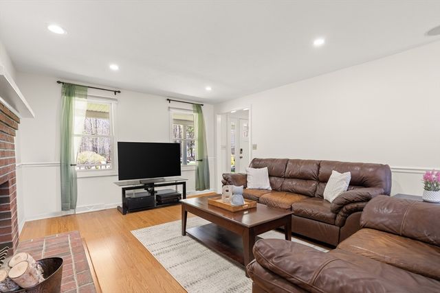 9 Hadley Road, Norton, MA 02766