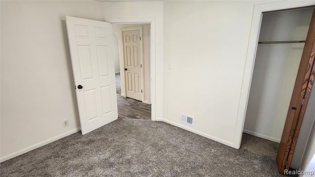 1233 W Coldwater Road, Flint, MI 48505