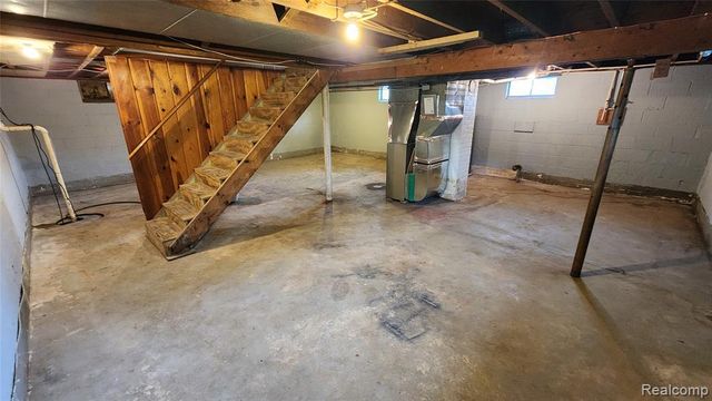1233 W Coldwater Road, Flint, MI 48505