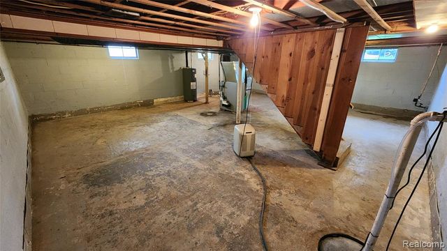 1233 W Coldwater Road, Flint, MI 48505