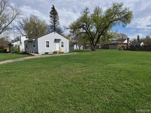 1233 W Coldwater Road, Flint, MI 48505