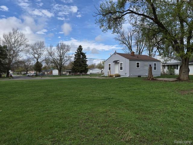 1233 W Coldwater Road, Flint, MI 48505