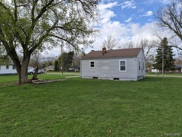 1233 W Coldwater Road, Flint, MI 48505