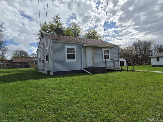 1233 W Coldwater Road, Flint, MI 48505