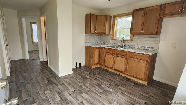 1233 W Coldwater Road, Flint, MI 48505