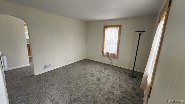 1233 W Coldwater Road, Flint, MI 48505