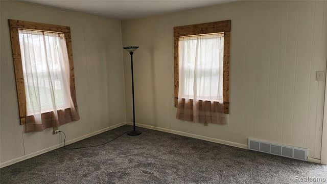 1233 W Coldwater Road, Flint, MI 48505