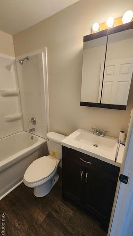 1233 W Coldwater Road, Flint, MI 48505