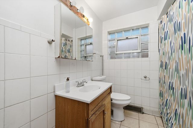 13921 S Stewart Avenue, Riverdale, IL 60827