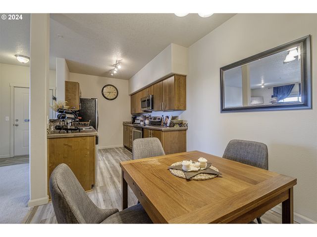 11830 Nw HOLLY SPRINGS Ln 403, Portland, OR 97229