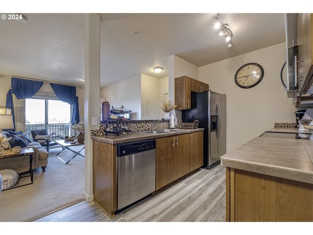 11830 Nw HOLLY SPRINGS Ln 403, Portland, OR 97229