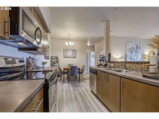 11830 Nw HOLLY SPRINGS Ln 403, Portland, OR 97229