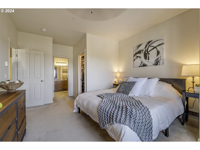 11830 Nw HOLLY SPRINGS Ln 403, Portland, OR 97229