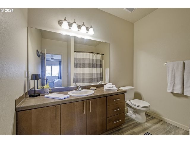 11830 Nw HOLLY SPRINGS Ln 403, Portland, OR 97229