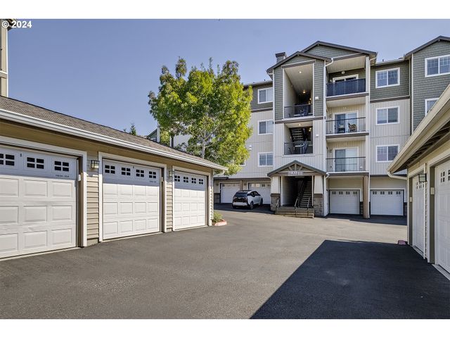 11830 Nw HOLLY SPRINGS Ln 403, Portland, OR 97229