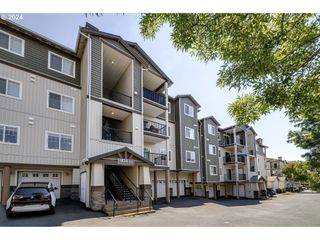 11830 Nw HOLLY SPRINGS Ln 403, Portland, OR 97229
