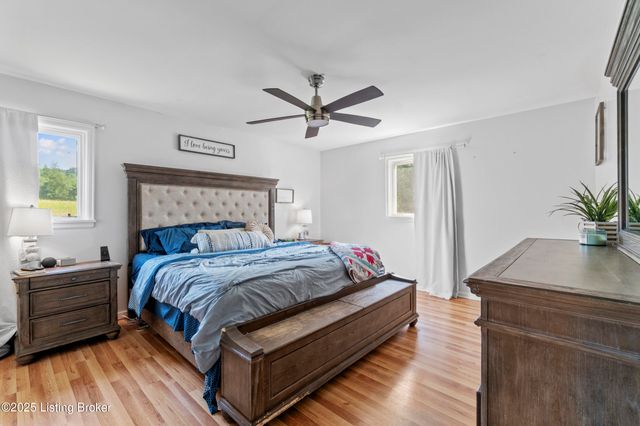 132 Green Acres Rd, Taylorsville, KY 40071