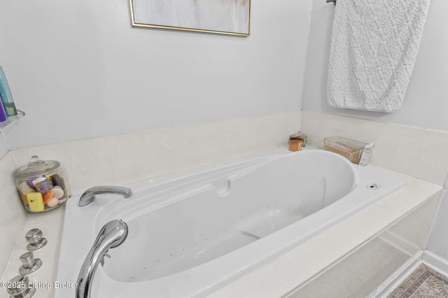 132 Green Acres Rd, Taylorsville, KY 40071