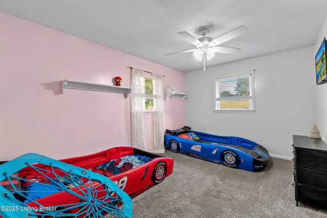 132 Green Acres Rd, Taylorsville, KY 40071