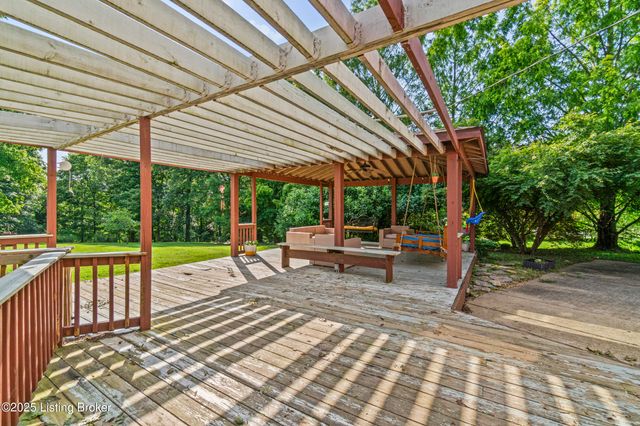 132 Green Acres Rd, Taylorsville, KY 40071