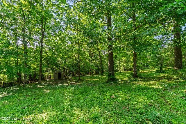 132 Green Acres Rd, Taylorsville, KY 40071