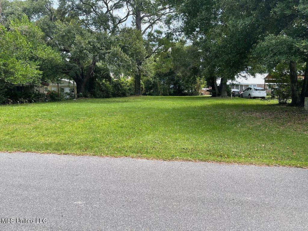 000 Graham Avenue, Biloxi, MS 39530