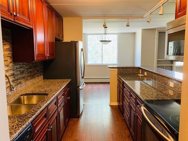 225 S Rohlwing Road 518, Palatine, IL 60074