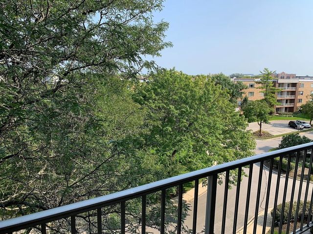 225 S Rohlwing Road 518, Palatine, IL 60074