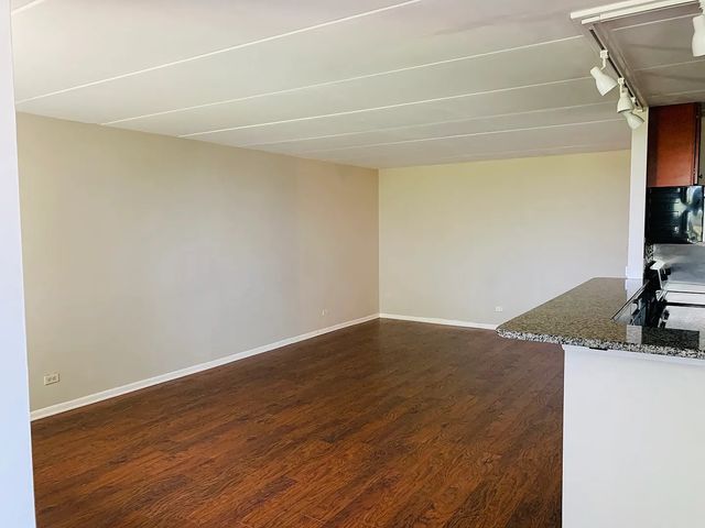 225 S Rohlwing Road 518, Palatine, IL 60074