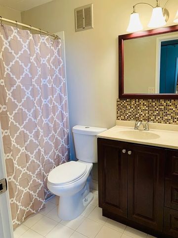 225 S Rohlwing Road 518, Palatine, IL 60074