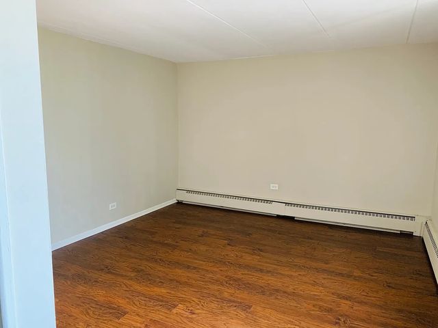 225 S Rohlwing Road 518, Palatine, IL 60074