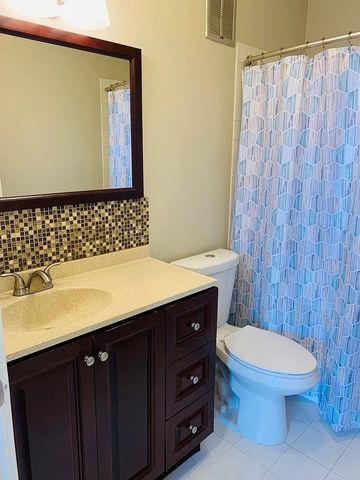 225 S Rohlwing Road 518, Palatine, IL 60074