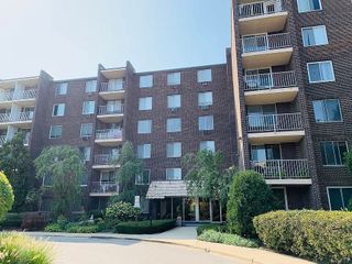 225 S Rohlwing Road 518, Palatine, IL 60074