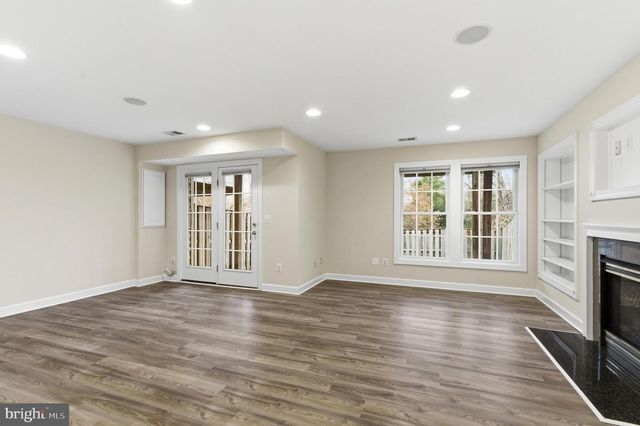 8002 SAMUEL WALLIS ST, Lorton, VA 22079