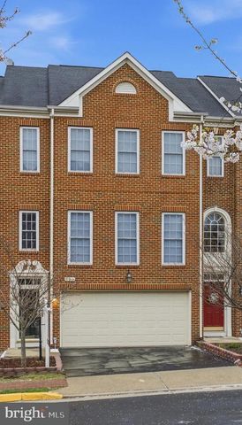 8002 SAMUEL WALLIS ST, Lorton, VA 22079