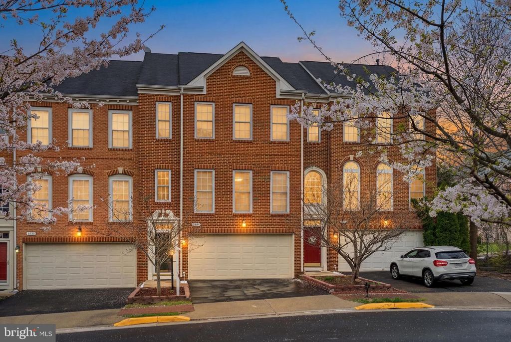 8002 SAMUEL WALLIS ST, Lorton, VA 22079