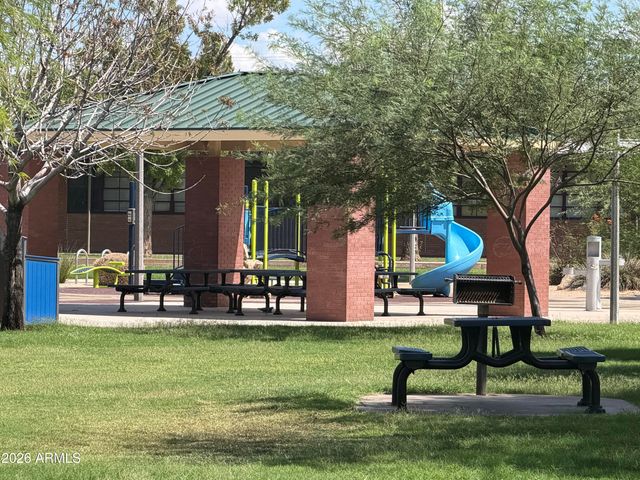 800 W Howe Street, Tempe, AZ 85281