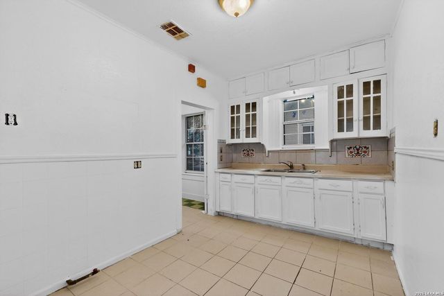 3019 W Houston, San Antonio, TX 78207