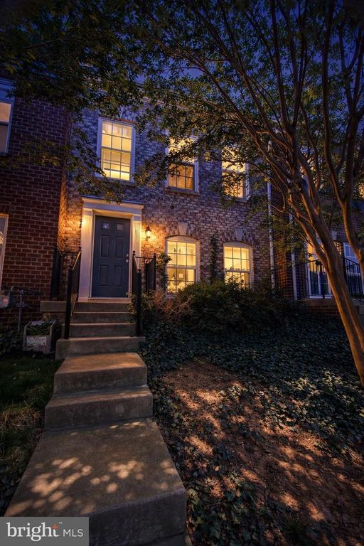 1410 SAUNDERS DR, Fredericksburg, VA 22401