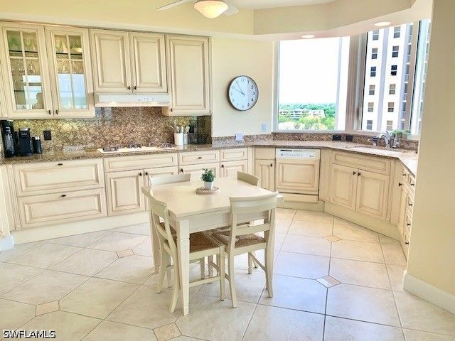 6597 NICHOLAS BLVD 1101, Naples, FL 34108