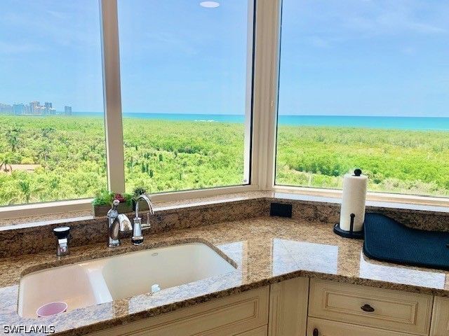 6597 NICHOLAS BLVD 1101, Naples, FL 34108
