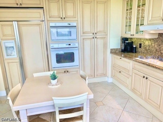 6597 NICHOLAS BLVD 1101, Naples, FL 34108
