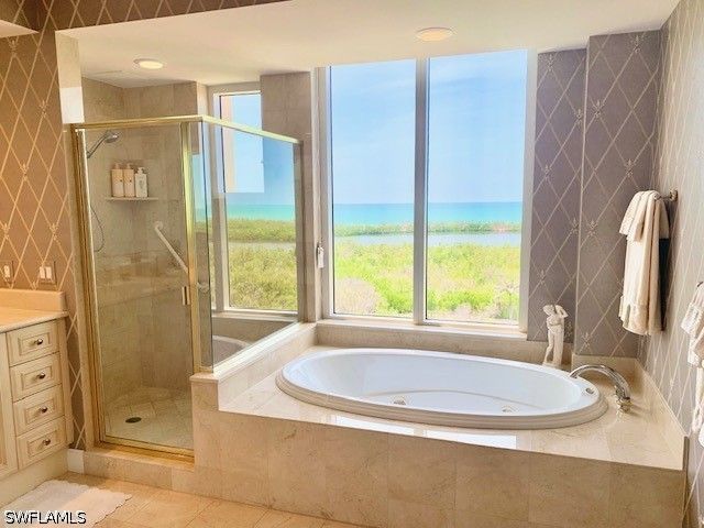 6597 NICHOLAS BLVD 1101, Naples, FL 34108
