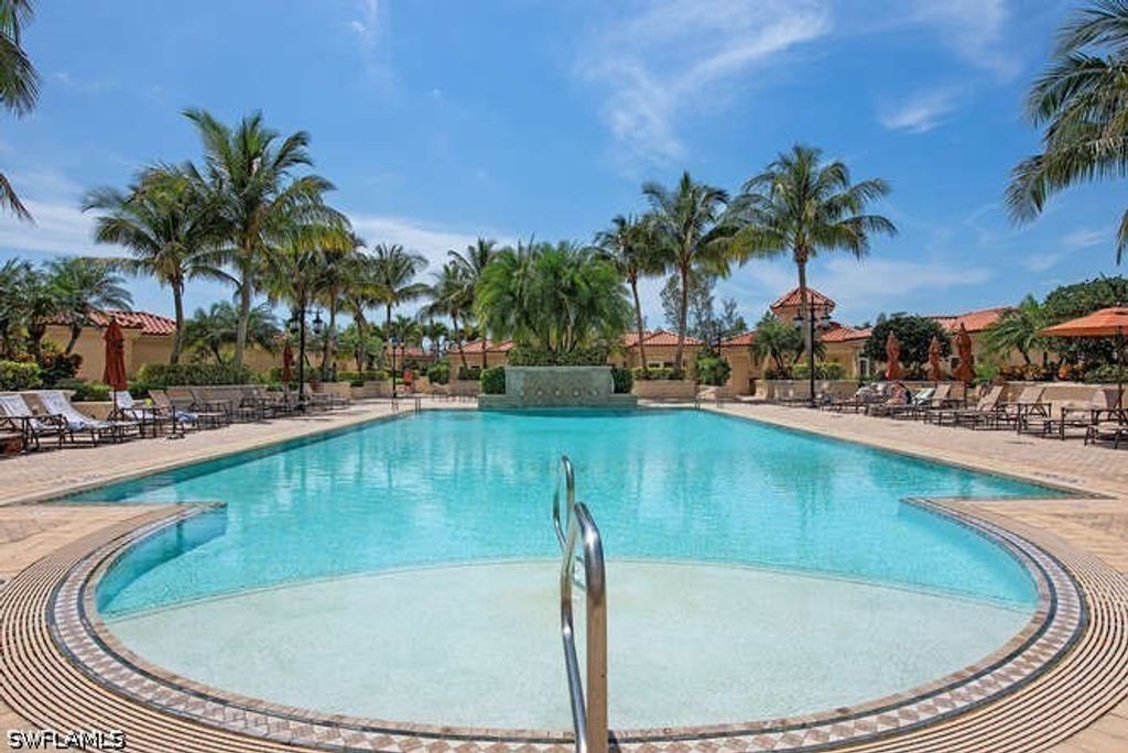 6597 NICHOLAS BLVD 1101, Naples, FL 34108