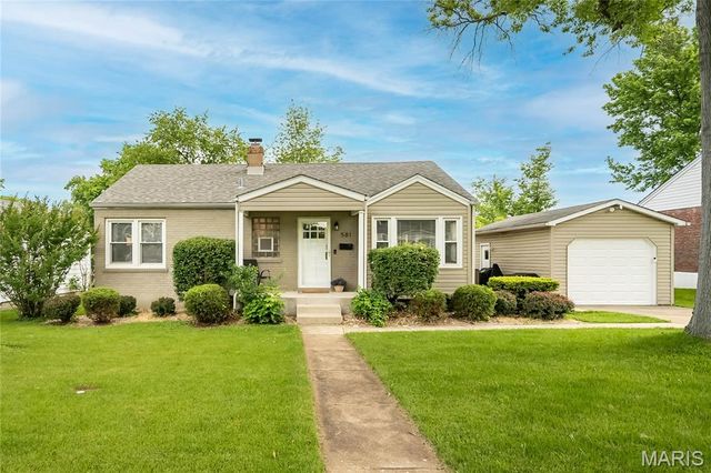 581 Meadowridge Drive, Kirkwood, MO 63122
