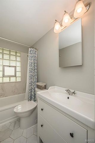 581 Meadowridge Drive, Kirkwood, MO 63122