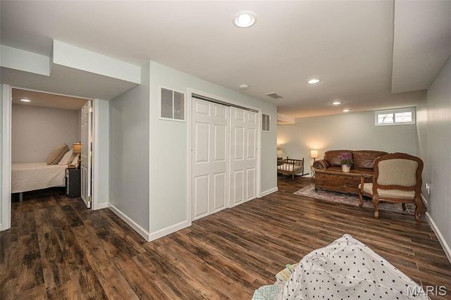 581 Meadowridge Drive, Kirkwood, MO 63122