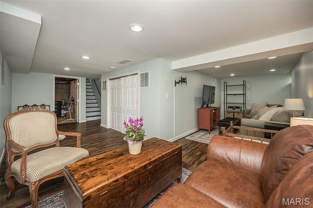 581 Meadowridge Drive, Kirkwood, MO 63122