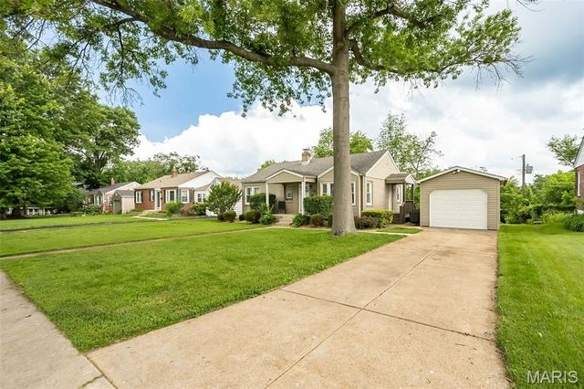 581 Meadowridge Drive, Kirkwood, MO 63122